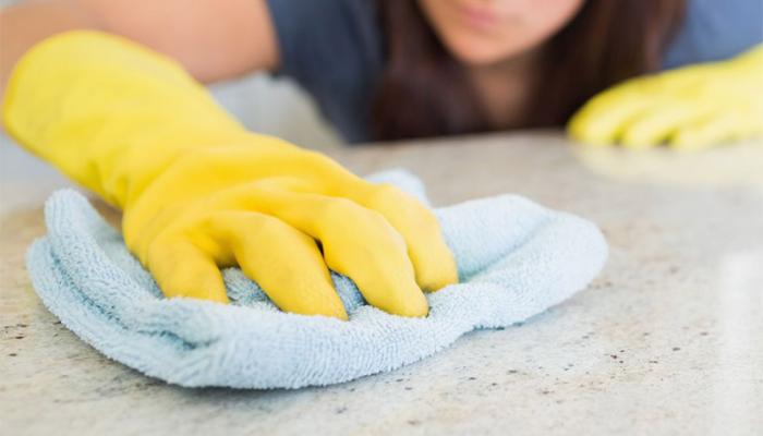 Voor alle voorkomende schoonmaakwerkzaamheden van kantoor, bedrijf op particulier woonhuis. Hardwerkend, geschoold en vriendelijk personeel